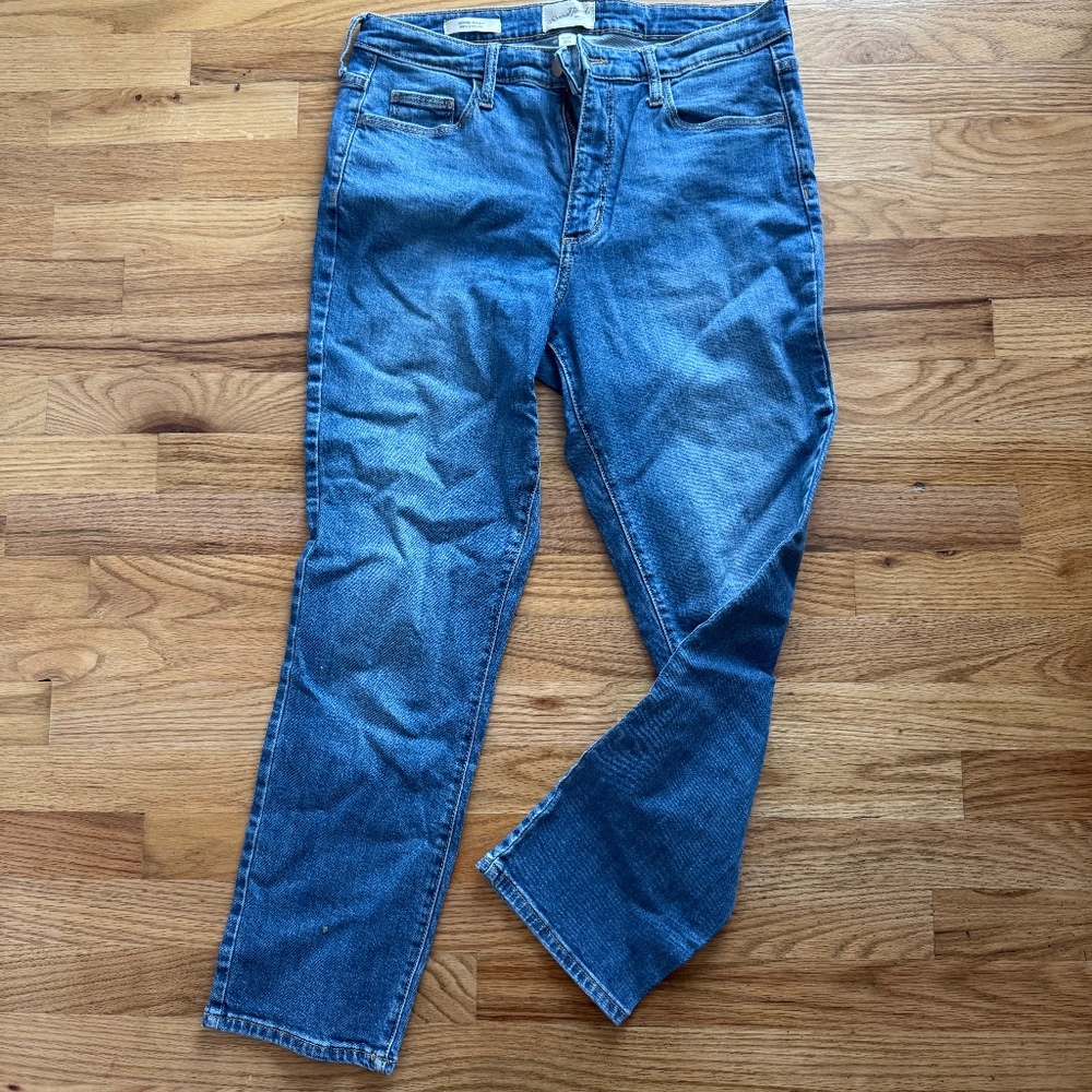 Universal Thread Straight Jean